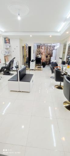 عکس سالن زیبایی و عروس سرای زرین