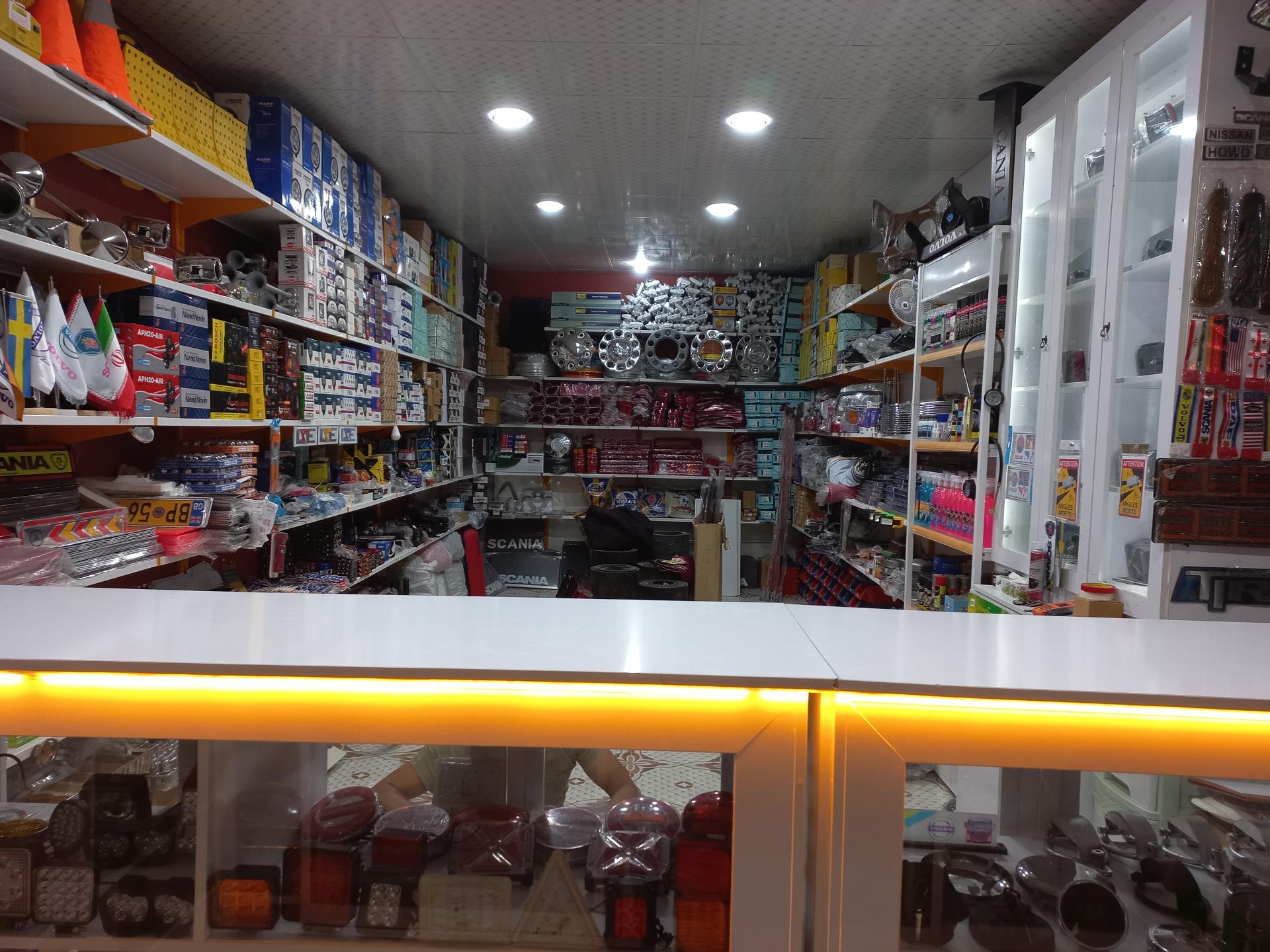 عکس فروشگاه لوکس و یدک کامیار