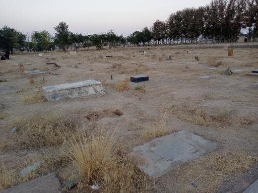 عکس قبرستان قدیمی 