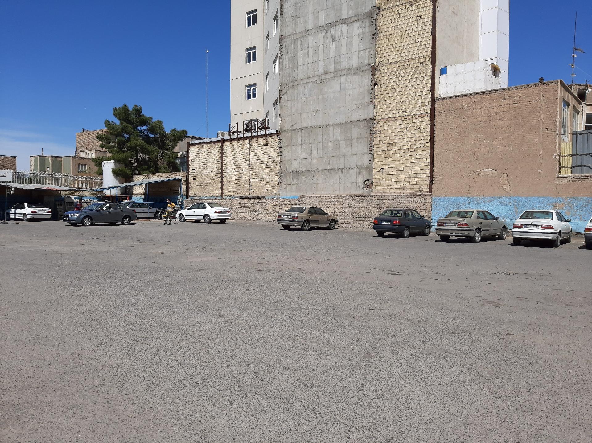 عکس پارکینگ عمومی سیرنگ