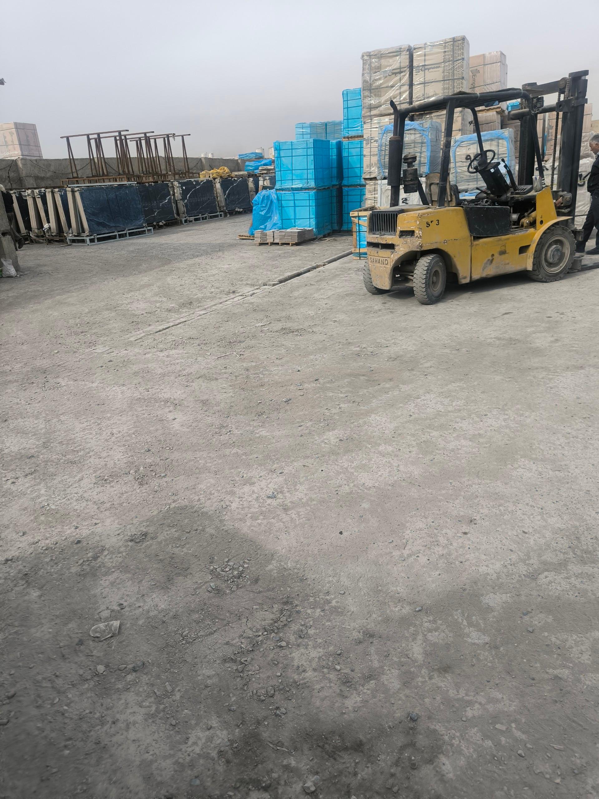 عکس انبار کاشی امپراکو و امپایر نائینی