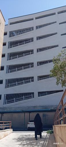 عکس پارکینگ عمومی سیرنگ