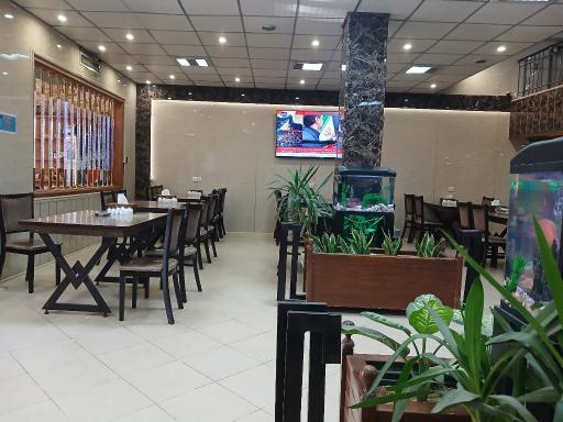 عکس رستوران نمونه ولیعصر