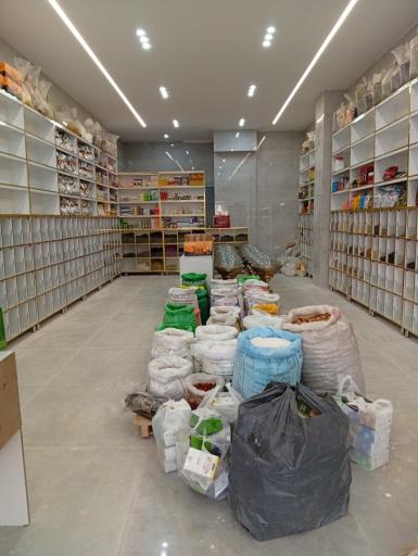 عکس عطاری و حبوبات بحرینی