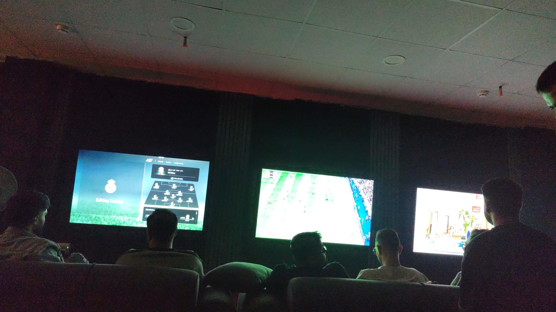 عکس کافه گیم آوان گارد