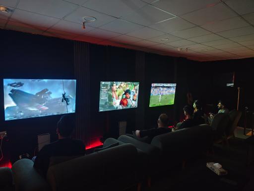 عکس کافه گیم آوان گارد