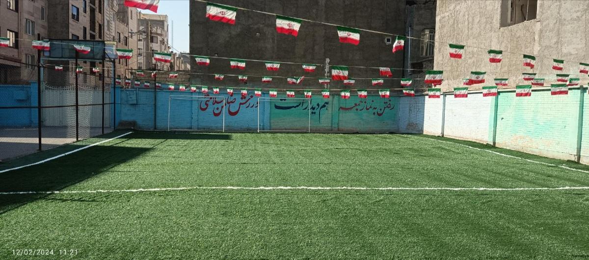 عکس زمین چمن مدرسه شهید کاووسی و شهید صادق امامی