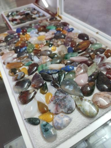 گوهر سنگ چاکرا راک