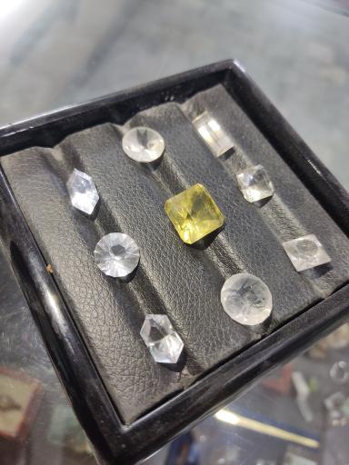 گوهر سنگ چاکرا راک