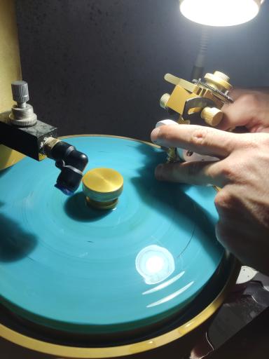 عکس گوهر سنگ چاکرا راک