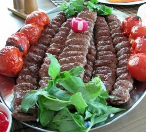 عکس تهیه غذا حاج بابا