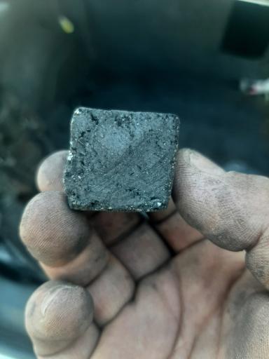 عکس انبار ذغال صادقیان