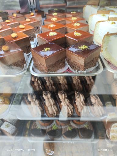 شیرینی سرای شادباش