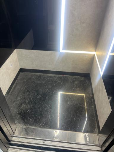 آسانسور و پله برقی برج بران جوان