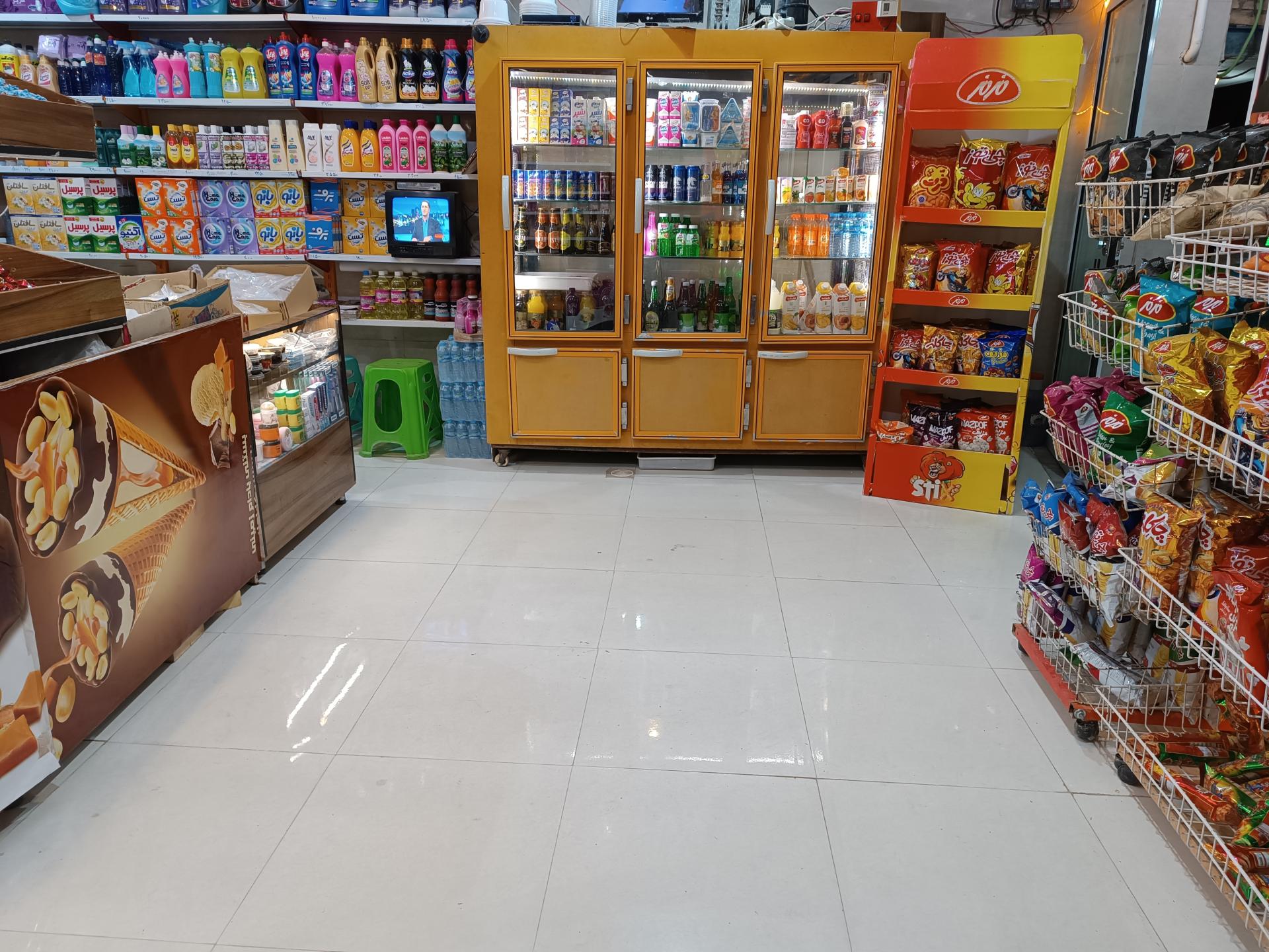 عکس فروشگاه مواد غذایی مجید