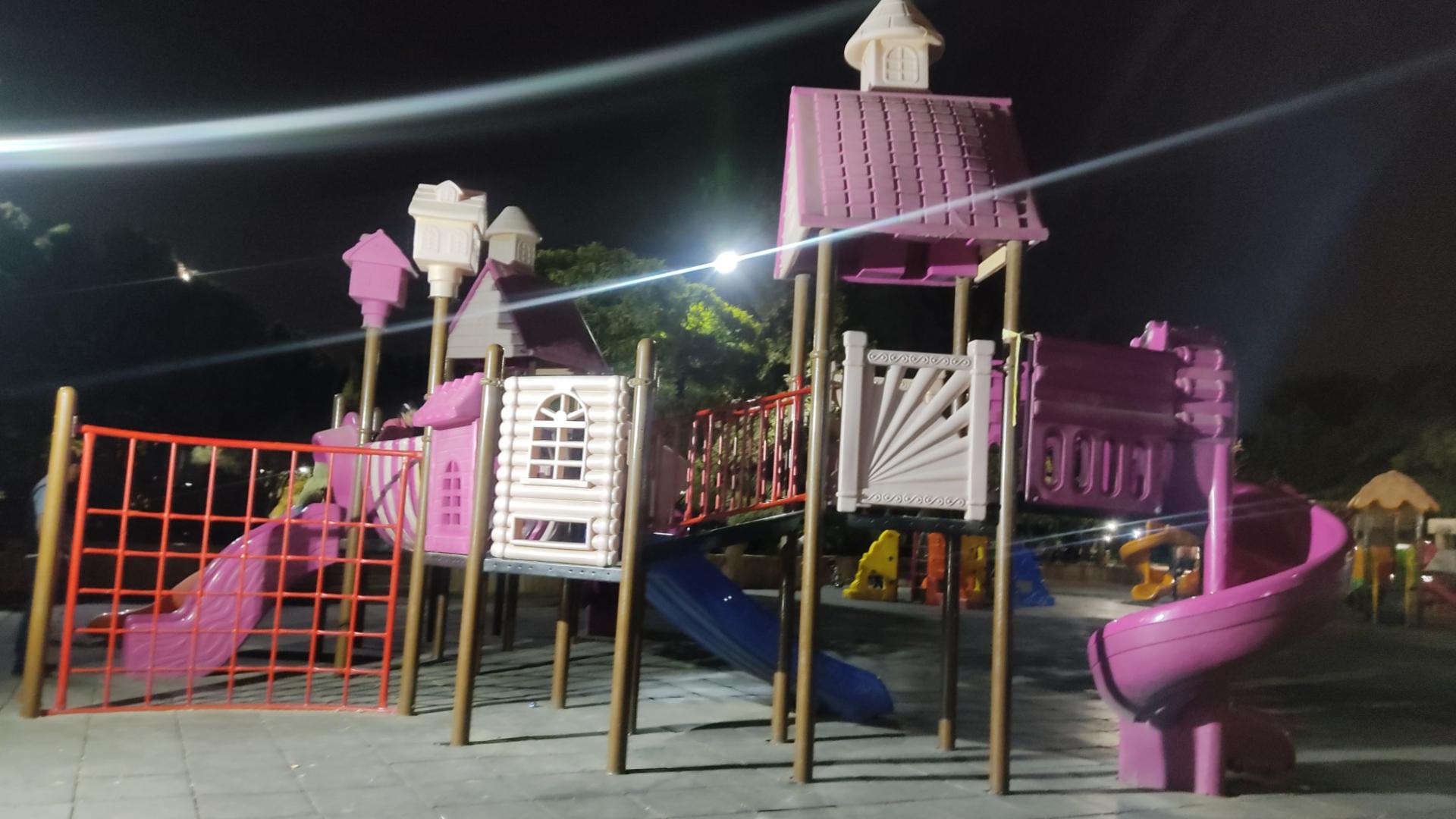 عکس زمین بازی بوستان گل ها