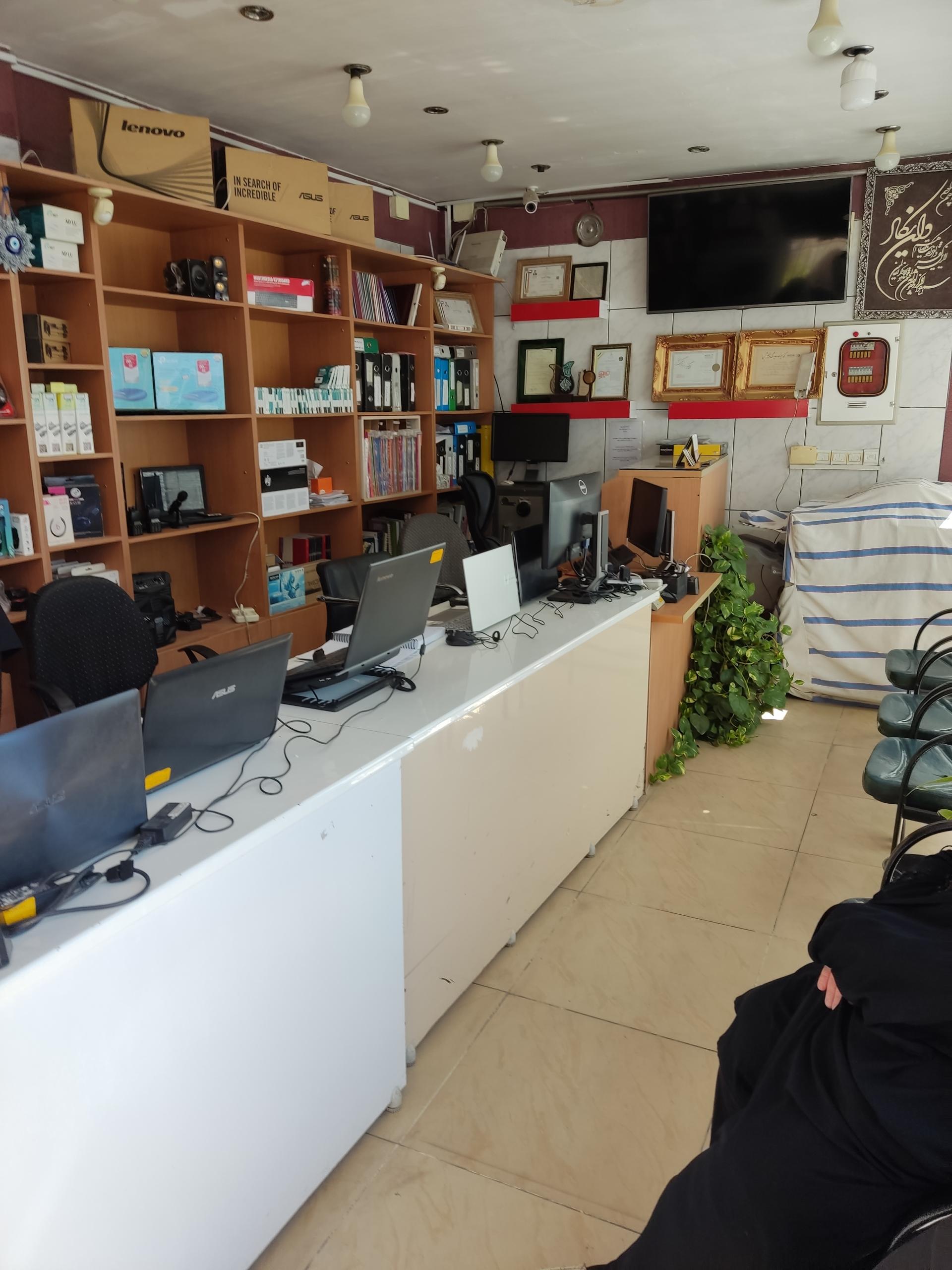 عکس فروشگاه کامپیوتر خدابخشی 