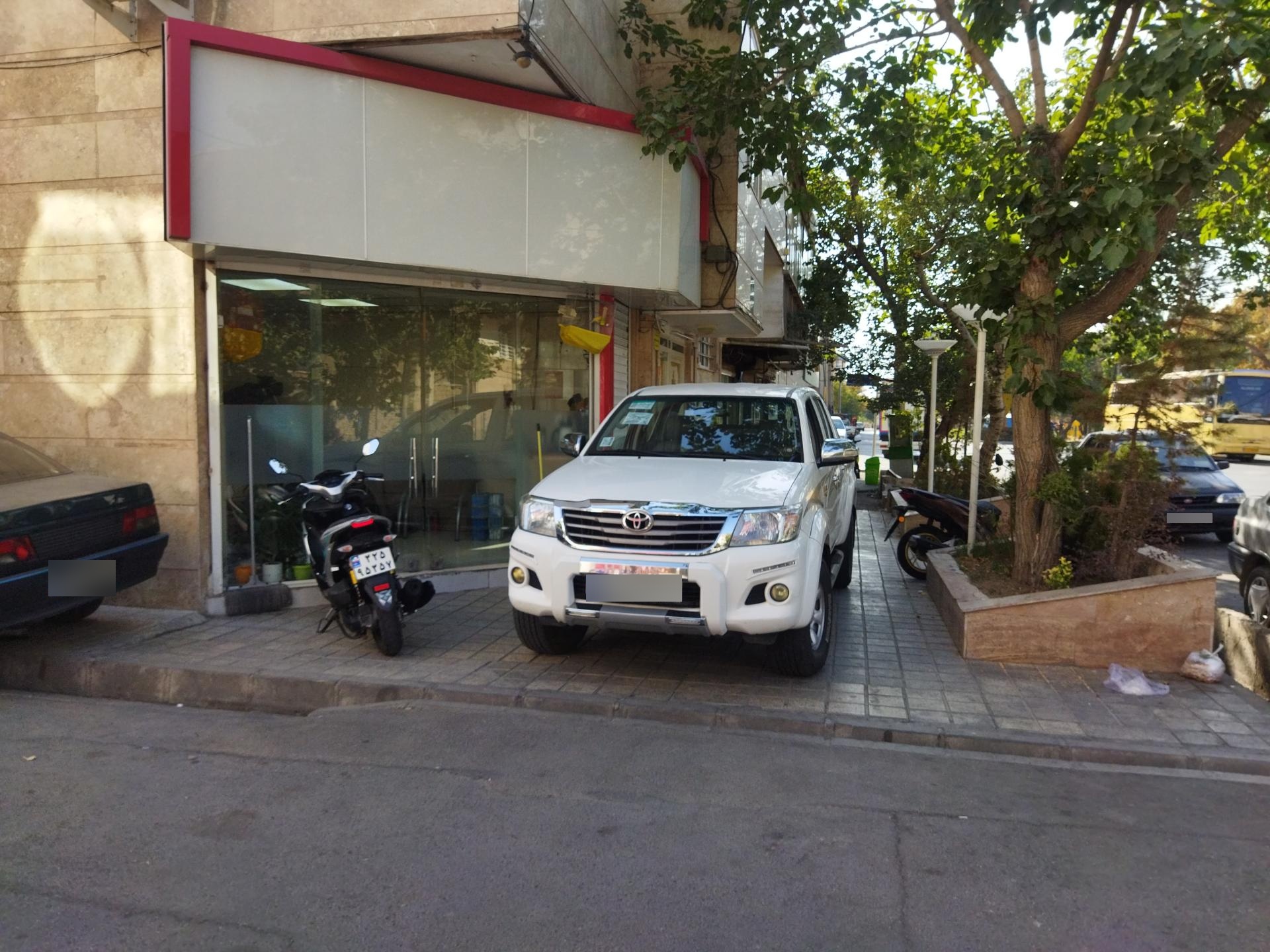 عکس دفتر فروش خودرو داریوش دانیال