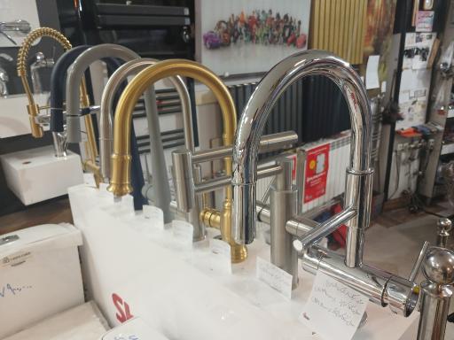 عکس نمایندگی فروش پکیج و رادیاتور بوتان اخوان گودرزی