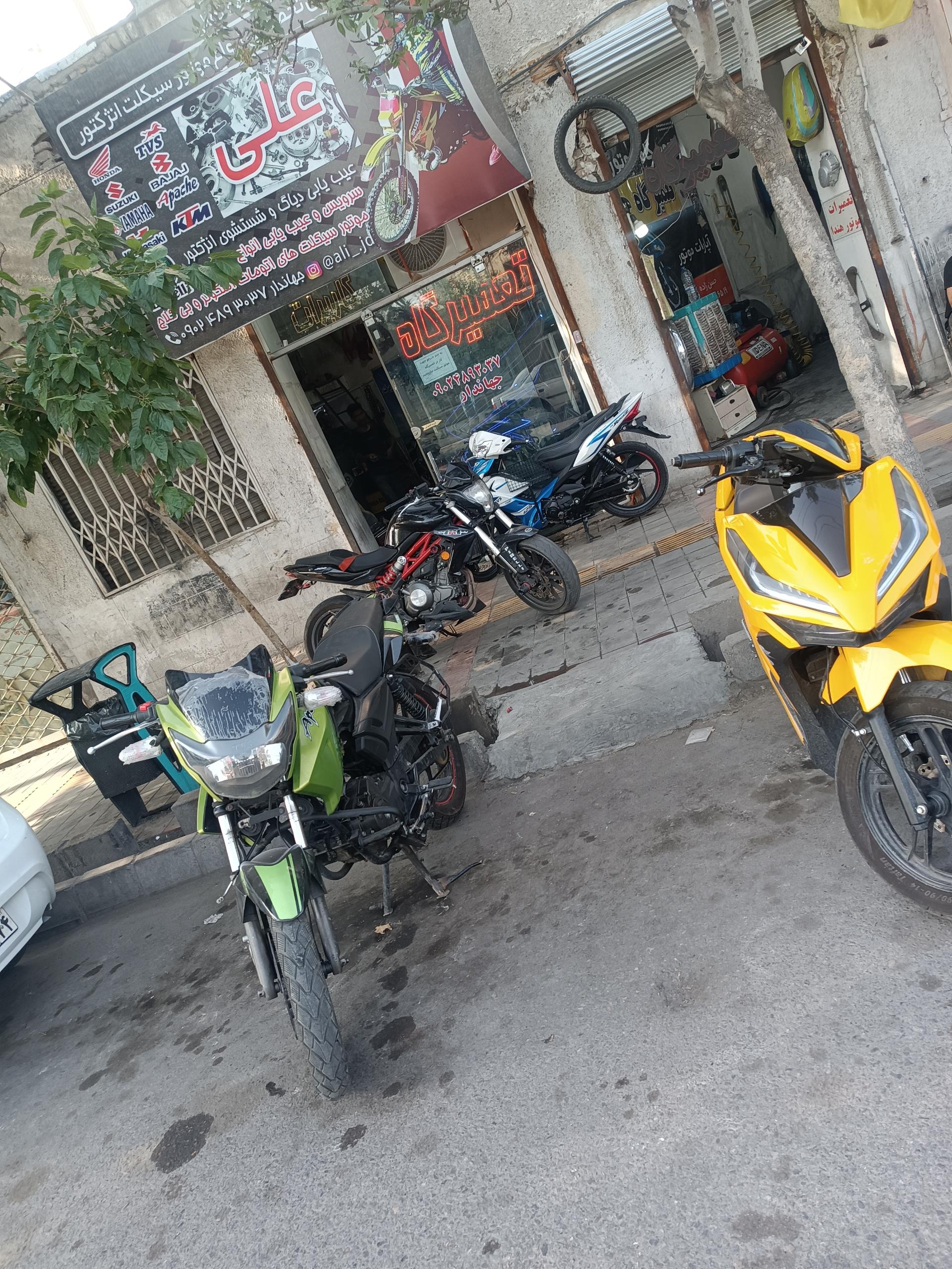 عکس تعمیرگاه موتور سیکلت علی