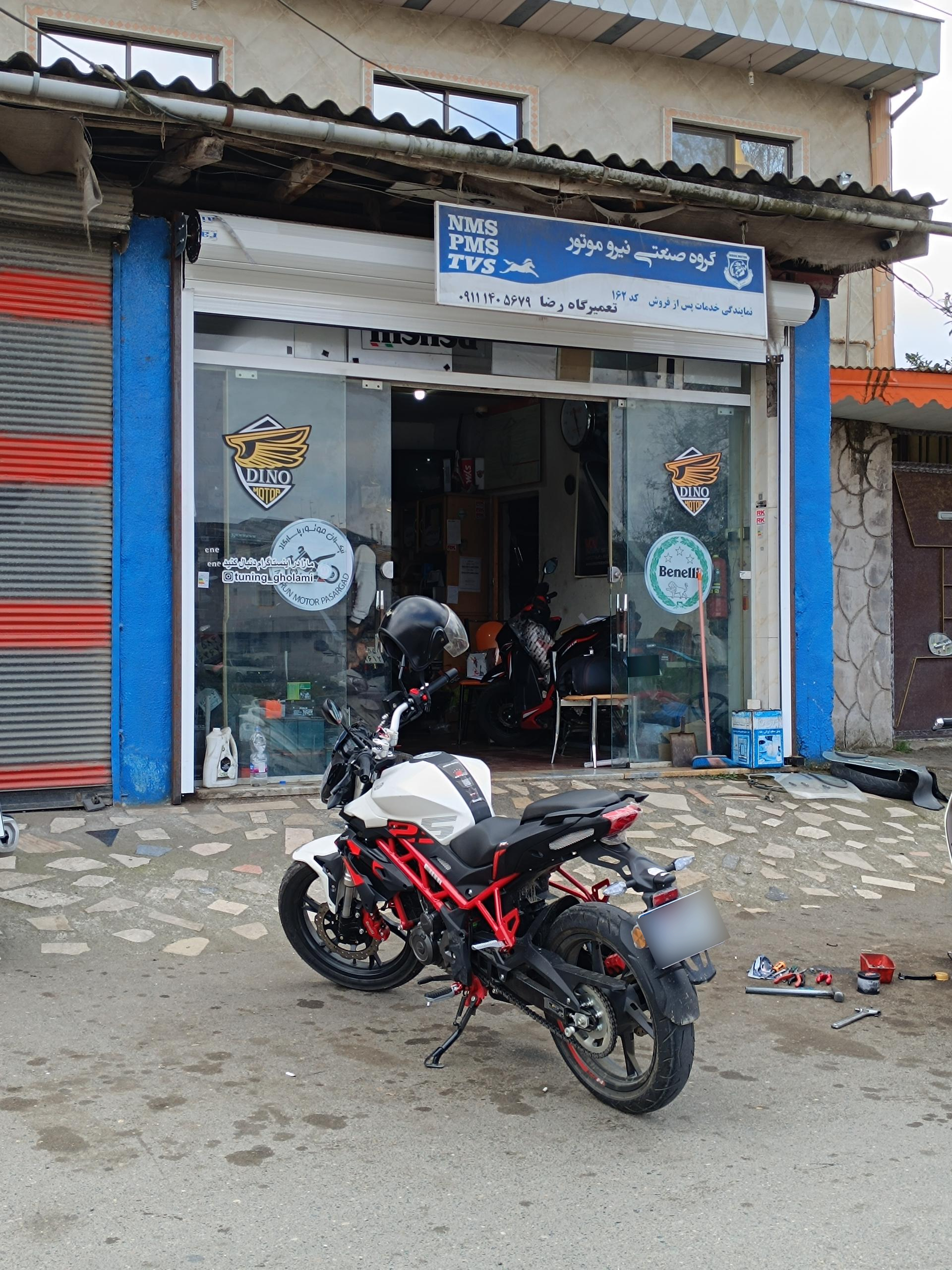 عکس تعمیرگاه موتور سیکلت بنلی و غیره