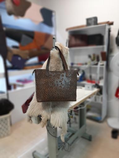 عکس فروشگاه باوند چرم