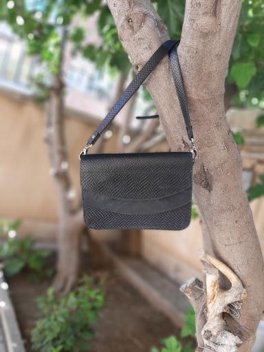 عکس فروشگاه باوند چرم