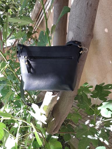 عکس فروشگاه باوند چرم