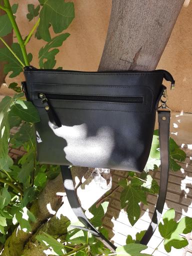 عکس فروشگاه باوند چرم