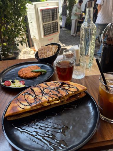 عکس کافه حیات 