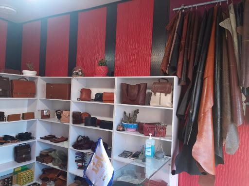 عکس فروشگاه باوند چرم