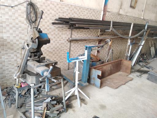 عکس جوشکاری و اتاق سازی چکش طلا