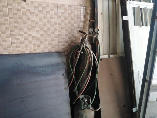 عکس جوشکاری و اتاق سازی چکش طلا