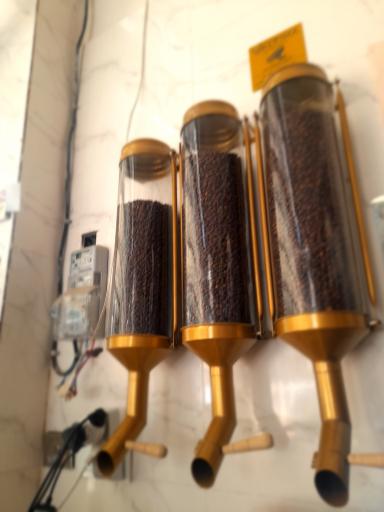 عکس فروشگاه مواد غذایی عاقبتی