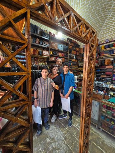 عکس فروشگاه چرم گادیش