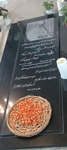 عکس مزار حسین قنبری قائم