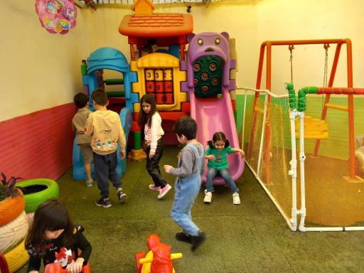 عکس پیش دبستانی و مهد کودک شادی و خنده