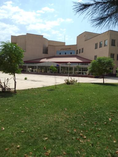 عکس دانشکده ادبیات و علوم انسانی