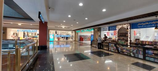 عکس فروشگاه لباس جین وست