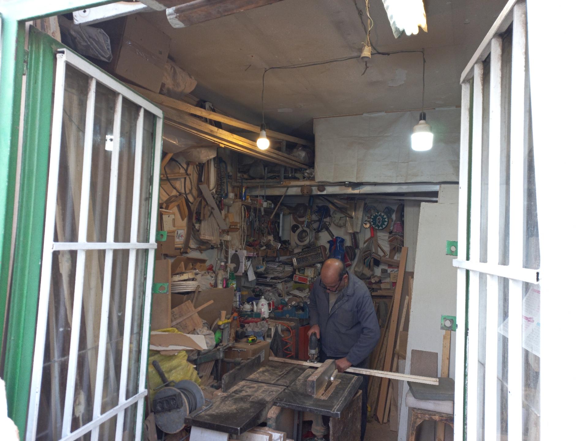 عکس کارگاه نجاری علی