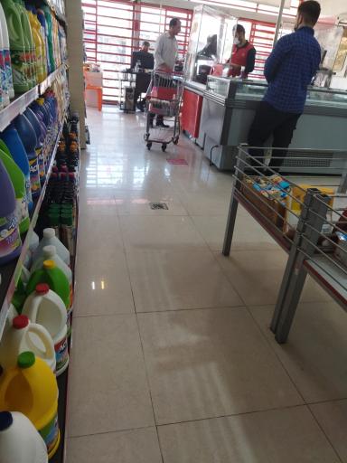 عکس فروشگاه افق کوروش