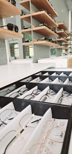 عکس بینایی سنجی و عینک سازی بصیر