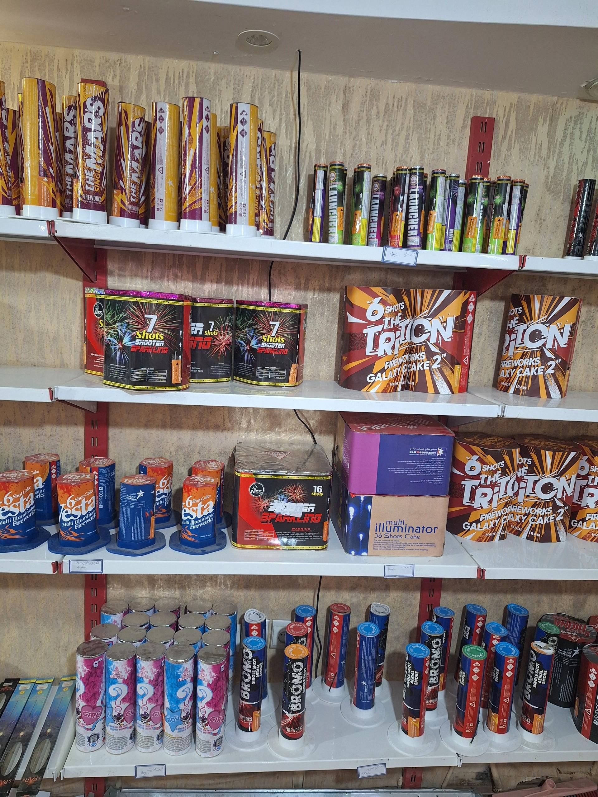 عکس فروش وسایل آتش بازی مجاز