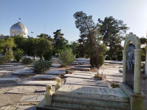 عکس آرامگاه رحیم مؤذن زاده اردبیلی