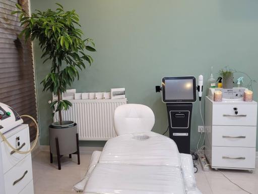 عکس کلینیک زیبایی دکتر آتنا سبزه علی 