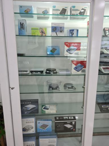 عکس کارتخوان و ترازو قلی زاده