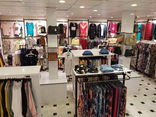 عکس فروشگاه پوشاک زنانه ایرانیان