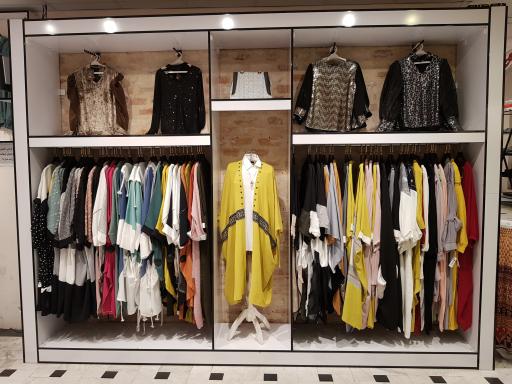 فروشگاه پوشاک زنانه ایرانیان