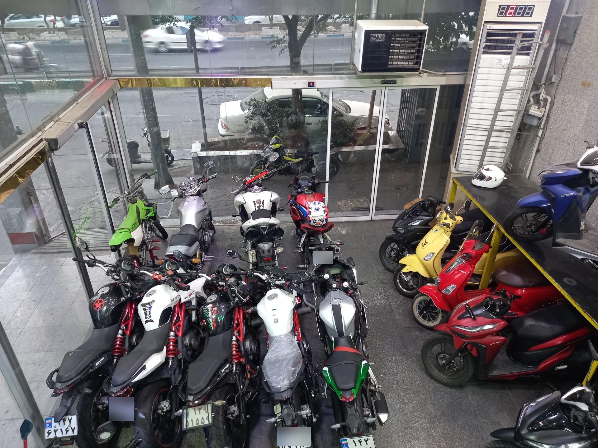 عکس موتور فروشی ۴۰۳۰