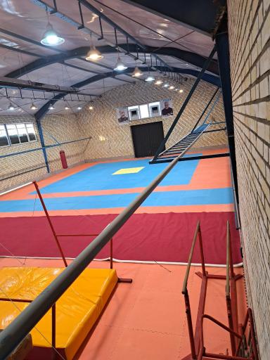 عکس باشگاه ژیمناستیک و پارکور پرواز